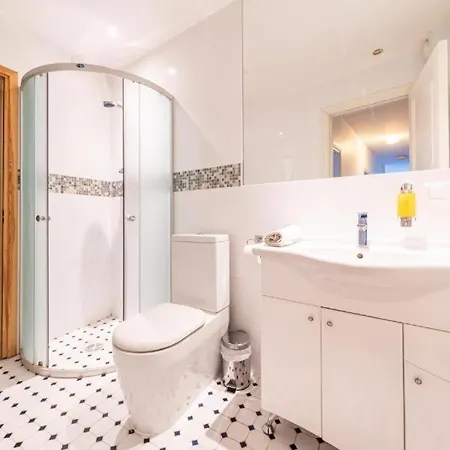 Centre Luxury With Sauna 2 Bedroom 2 Bathroom *